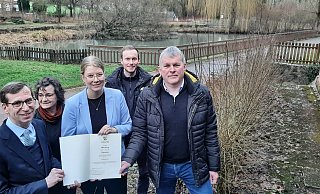 Bürgermeister Tobias Scherf (v. l.), Marion Schostag-Grondorf und Christina Hoppe von der Bezirksregierung sowie Stadttouristiker Lucas Lambracht und Germetes Ortsvorsteher Thomas Vonde. - Dieter Scholz