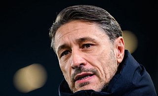 Niko Kovac sprach vor der Partie in Augsburg auch über seinen Abwehrchef Nico Schlotterbeck. - Tom Weller/dpa