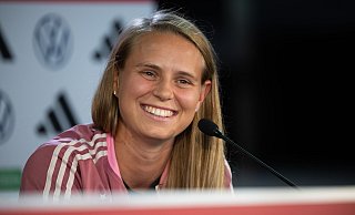 Klara Bühl, die Häkelkünstlerin. - Sebastian Christoph Gollnow/dpa