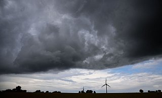 Vom Nordosten her zieht schlechtes Wetter nach OWL herein. - Julian Stratenschulte/dpa