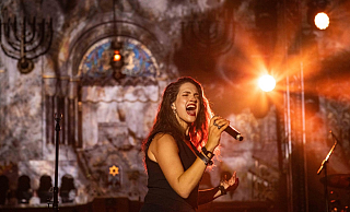 In der OsnabrückHalle eröffnet Marina Maximilian das Festival. - Boaz Arad