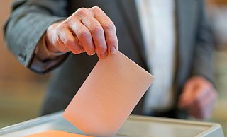 Im September können die Espelkamper und Espelkamperinnen zwischen sieben Parteien sowie drei Kandidaten für das Bürgermeisteramt wählen. - dpa Im September können die Espelkamper und Espelkamperinnen zwischen sieben Parteien sowie drei Kandidaten für das Bürgermeisteramt wählen. - dpa