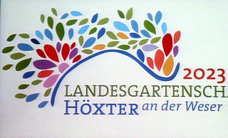 Der Weserbogen mit Blumenblättern ziert das Logo der Landesgartenschau Höxter. - Burkhard Battran