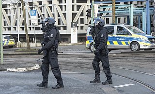 Massiver Polizeieinsatz am 26. Februar nach den Schüssen und mehreren Verletzten am Bielefelder Landgericht. - Jörd Dieckmann Massiver Polizeieinsatz am 26. Februar nach den Schüssen und mehreren Verletzten am Bielefelder Landgericht. - Jörd Dieckmann