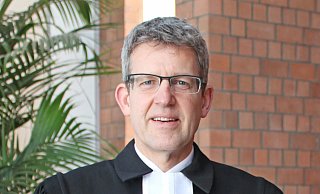 Superintendent Volker Neuhoff appelliert an die Menschen, mit den Augen des Glaubens auf die Welt zu schauen. - EKP Superintendent Volker Neuhoff appelliert an die Menschen, mit den Augen des Glaubens auf die Welt zu schauen. - EKP
