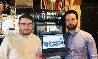 Mike Cacic (l.), Ravensberger Brauerei, und Phillip Marsell von "Limoment" haben sich das System der Genussgutscheine ausgedacht, um in Corona-Zeiten die Gastronomie in OWL zu unterstützen. - privat