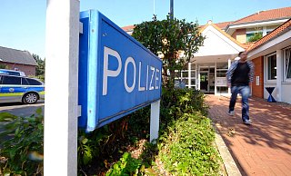 Wie viele neue Kollegen die Polizisten in den Dienststellen des Kreises - wie in der Wache in Bad Oeynhausen - tatsächlich bekommen, steht erst nach dem 1. September fest. - Thorsten Gödecker
