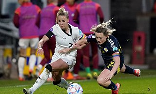 Harte Gegenwehr durch Schottland für DFB-Kapitänin Giulia Gwinn - Andrew Milligan/PA Wire/dpa