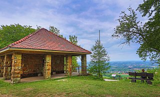 Die Kaiser-Friedrich-Gedächtnishütte an der Schwedenschanze ist derzeit „corona-bedingt" geschlossen. Foto: Sarah Jonek - Sarah Jonek