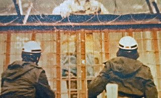 Bei der Schlacht um Grohnde wollten Aktivisten das Gelände besetzen, das für den Bau des Atomkraftwerks vorgesehen war. Die Polizei hielt mit Absperrungen dagegen - und mit Tränengas. - Sammlung Gelderblom
