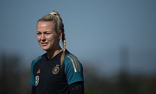 Torhüterin Merle Frohms auf dem Trainingsplatz. - Sebastian Christoph Gollnow/dpa