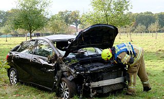 Bei einem Verkehrsunfall auf der Mastholter Straße kam der Mercedes eines älteren Ehepaares wegen eines medizinischen Notfalls von der Fahrbahn ab. - Ralph Meyer