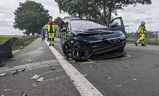Auf der Bundesstraße 252 zwischen Warburg und Peckelsheim in Höhe Alfredshöhe ist ein Auto mit einem Motorrad kollidiert. - Burkhard Battran