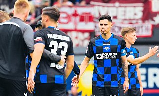 Um Paderborns Raphael Obermair (Mitte) ranken sich nach wie vor Spekulationen um einen möglichen Wechsel zum 1. FC Köln. - BESIM MAZHIQI
