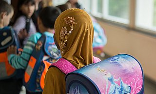 Das Kopftuch bei islamischen Kindern ist ein Streitsymbol. Wie stark werden Mädchen an ihrer Entfaltung gehindert? - Wolfram Kastl