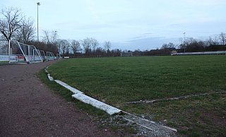 Der Hauptplatz am Sport- und Schulzentrum wird erneuert, es gibt hier bald einen Kunstrasenplatz mit neuer Laufbahn drumherum. Dann ist die mit Landesmitteln geförderte Modernisierung der Begegnungs-, Sport- und Freizeitstätte abgeschlossen. - Birgit Guhlke