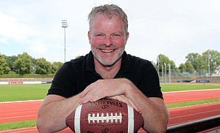 Sein zweites Wohnzimmer: Heiko Schreiber, langjähriger Receiver der Bielefeld Bulldogs, fühlt sich auf der Rußheide immer noch zuhause. Im Hintergrund kümmert sich der Bulldogs-Vizepräsident-Sport um die Abteilungen Football, Cheerleading und Basketball. - Wolfgang Rudolf