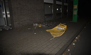 Der Briefkasten wurde mit unbekannten Explosivmitteln völlig zerstört. - Kreispolizei Paderborn