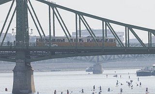 In Budapest ist das Schwimmen in der Donau punktuell möglich. (Archivbild) - Attila Volgyi/XinHua/dpa