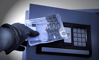 Symbolbild: In Bünde hatten es zwei Täter auf einen Tresor in einer Waschanlage abgesehen. - picture alliance