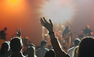 Das Veranstaltungsprogramm an den freien Tagen reicht von Klassik- und Metal-Konzerten bis hin zur Après-Ski-Party. - Pixabay (Symbolfoto)