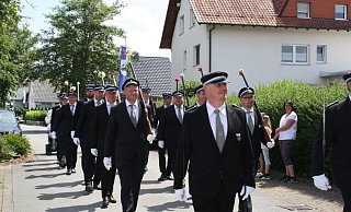 Der Festumzug in Daseburg geht bei schönstem Sommerwetter über die Bühne. - Anete Etzel