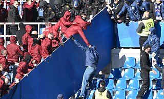 Im Karlsruher Wildpark kam es am Samstag zu heftigen Fan-Ausschreitungen. - Uli Deck/dpa