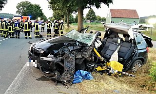 Ein Großaufgebot an Rettungskräften ist im Einsatz, um den Verletzten zu bergen. - Burkhard Battran