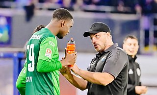 Der SC Paderborn lief im Heimspiel gegen den SSV Jahn Regensburg in neongrünen Sondertrikots auf. - Besim Mazhiqi
