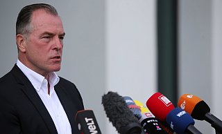 Clemens Tönnies bei der Pressekonferenz kurz nach Ausbruch des Virus' in der Fleischfabrik.  - Patrick Menzel
