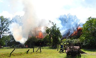 Zu einem dramatischen Brand in Greffen musste die Feuerwehr am Samstag ausrücken. - Gabriele Grund