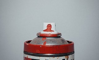 Ein Zeuge hatte gesehen, wie zwei Frauen die Wand der Bahnunterführung mit roter Farbe besprühten. - (Symbolbild): Pixabay