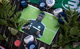 Vor fünf Jahren starb Fußballprofi Junior Malanda bei einem Unfall auf der A 2 bei Porta Westfalica. - picture alliance / dpa