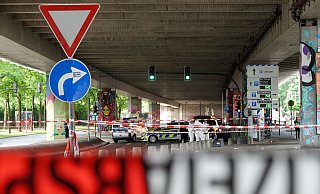 Ein bewaffneter Mann hatte in Bielefeld am Sonntag, 18. Mai, mehrere Personen zum Teil schwer verletzt. - Paul Brinkmann