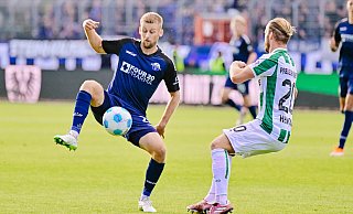 SCP-Akteur Sebastian Klaas (l.), hier in der Zweitligapartie in Münster, droht am Freitag beim Gastspiel in Köln auszufallen. - Besim Mazhiqi