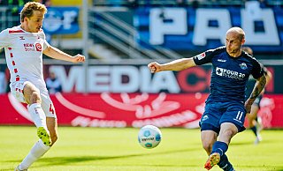 Sven Michel (r.), hier gegen den Kölner Mathias Olesen, zählte zu den Paderborner Aktivposten, hatte am Ende aber Verletzungspech. - BESIM MAZHIQI