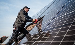 Das Start-up "ProElectrify" ist ein Tochterunternehmen der Auto Mattern Gruppe. Es verbindet die drei Gewerke der Erneuerbaren Energien, Dach, Elektrik und Haustechnik. - ProElectrify