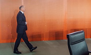 Ein weiterer Schritt weg von der Macht: Olaf Scholz kommt zur voraussichtlich letzten Kabinettssitzung, die er als geschäftsführender Kanzler leitet. - Michael Kappeler/dpa