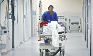 Die Notaufnahme des Franziskus-Hospitals in Bielefeld. - jonek-fotografie.de