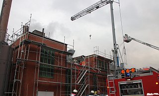 Brand auf dem Dach der Wellpappenfabrik Smurfit Kappa. - Felix Schwien