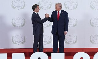 Während sich US-Präsident Trump für das Gaza-Abkommen feiern lässt, ist Frankreichs Präsident Macron weiter vorsichtig. - Evan Vucci/AP Pool/AP/dpa