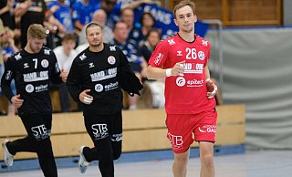 Säulen der Defensive: Abwehrchef Dominik Waldhof wird auch am Sonntag gegen Wilhelmshaven seine Hintermänner Leon Goldbecker (l.) und Mustafa Wendland aufs Heeper Feld führen. - Andreas Zobe