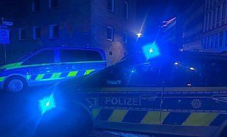Die Polizei eilte zum Altstädter Kirchplatz, um den Täter mitten auf dem Weinmarkt zu suchen. - Paul Brinkmann