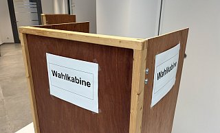 Die Bundestagswahl im Kreis Paderborn, hier eine Wahlkabine im Delbrücker Rathaus, hat für so manche bemerkenswerte Ergebnisse gesorgt. - Jens Reddeker