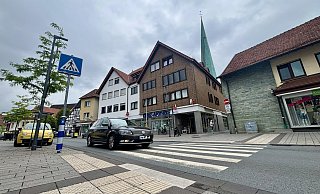 Der Weg vom Delbrücker Kirchplatz durch die Bredegasse in Richtung der Schulen führt über diesen Zebrastreifen. Dessen Zukunft ist ungewiss. - Jens Reddeker