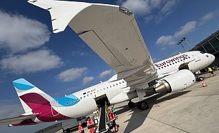 Exakt dieser Airbus A320 mit der Kennung 9H-EUT war das betroffene Flugzeug bei der Landung in Paderborn/Lippstadt. - Jens Reddeker (Archiv)