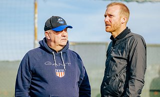 SCP-Präsident Thomas Sagel (l.) und Sportchef Benjamin Weber, hier im Winter-Trainingslager 2023 in Spanien, reagieren recht gelassen auf den verbalen Rundumschlag des Trainers. - BESIM MAZHIQI