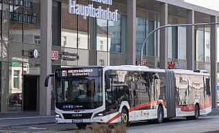 Die vom NPH beauftragten Busse verbinden die Kommunen im Kreisgebiet auch mit der Kreisstadt Paderborn, wie hier am Hauptbahnhof. - Niklas Tüns