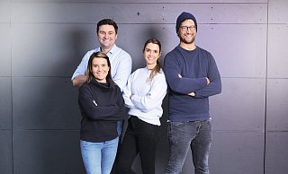 Businesspartner und beste Freunde: Astrid und Sven Herwig (l.) und Mareen und Thorsten Terhechte haben im Kreis Gütersloh ein Unternehmen mit dem außergewöhnlichen Namen "lomanomi" gegründet. - lomanomi