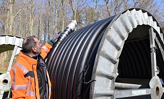 Mit Spanngliedern, die aus 66 Stahllitzen bestehen, wird die Brücke „Langer Grund“ verstärkt. - Straßen.NRW